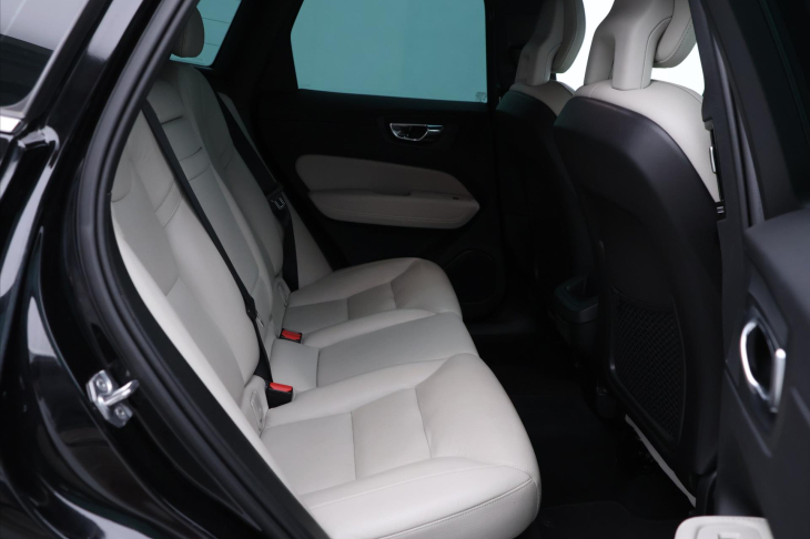 Volvo XC60 2.0 T5 Drive-E AWD Inscription CZ DPH