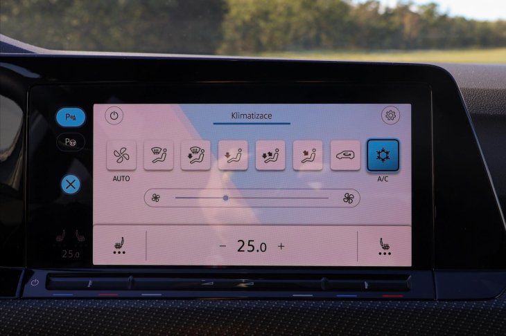 Volkswagen Golf 2,0 TDI R-line DSG Matrix DPH