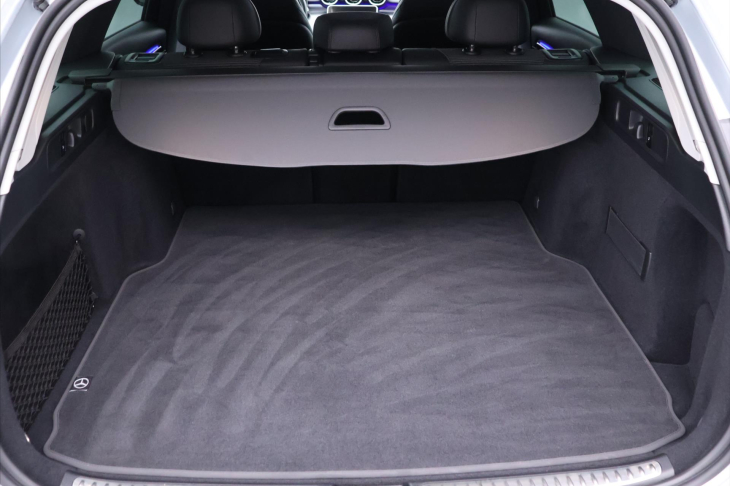 Mercedes-Benz Třídy C 1,5 200 150KW LED Navi