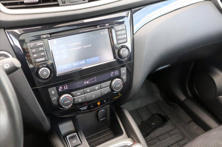 Nissan Qashqai 1,2 DiG-T 85 kW Panorama Tekna