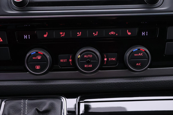 Volkswagen Multivan 2,0 TDI DSG Highline 6-Míst DPH