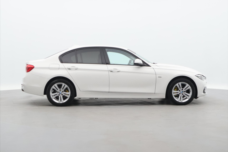 BMW Řada 3 2,0 320i 135kW CZ xDrive Sport