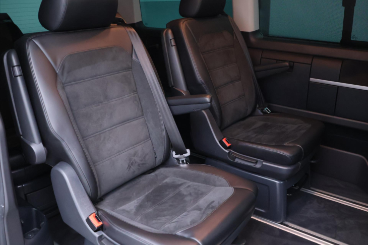 Volkswagen Multivan 2,0 TDI DSG Highline 6-Míst DPH