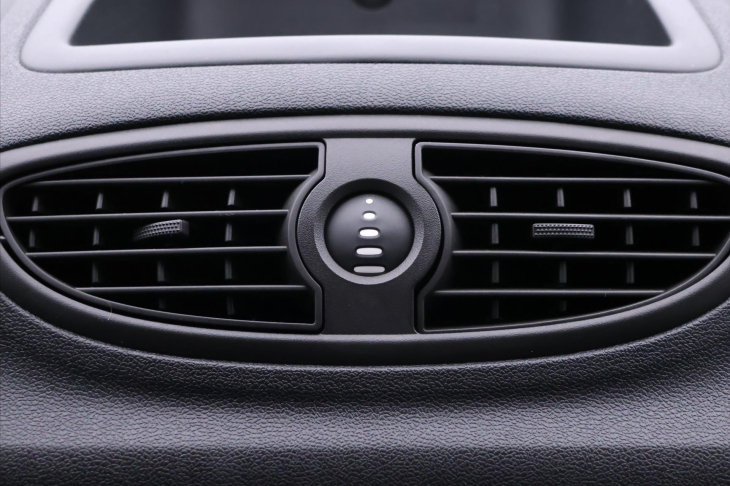 Renault Clio 1,2 i CZ 1.Majitel 9'250km