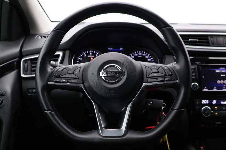Nissan Qashqai 1,3 DiG-T Acenta CZ 1.Maj