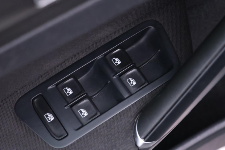 Volkswagen Golf 1,6 TDi 81kW Allstar Navi