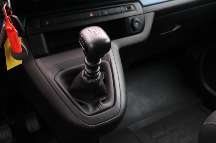 Peugeot Traveller 2,0 HDI 110kW CZ Navi 8-Míst