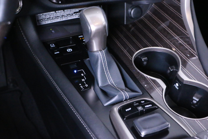 Lexus RX 450h L 3,5 AWD 193kW CZ Executive DPH
