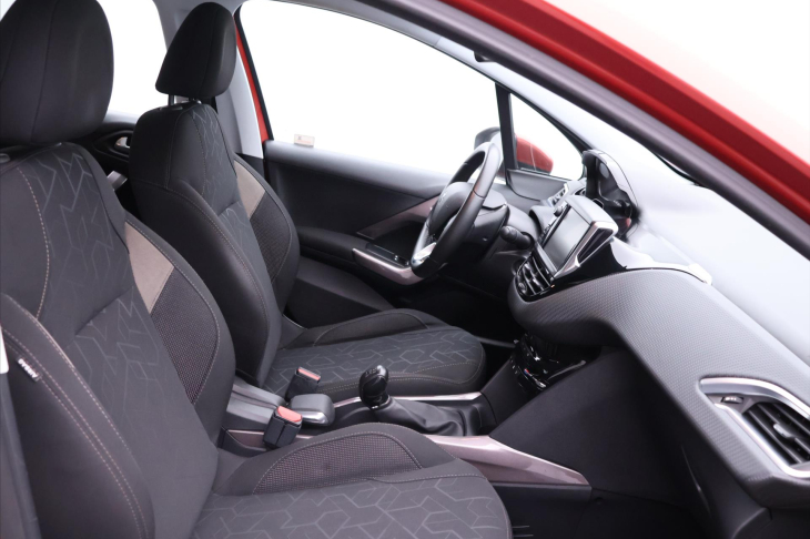 Peugeot 2008 1,2 PureTech 60kW CZ Tempo