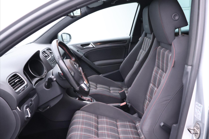 Volkswagen Golf 2.0 GTI 155kW DSG Xenon CZ