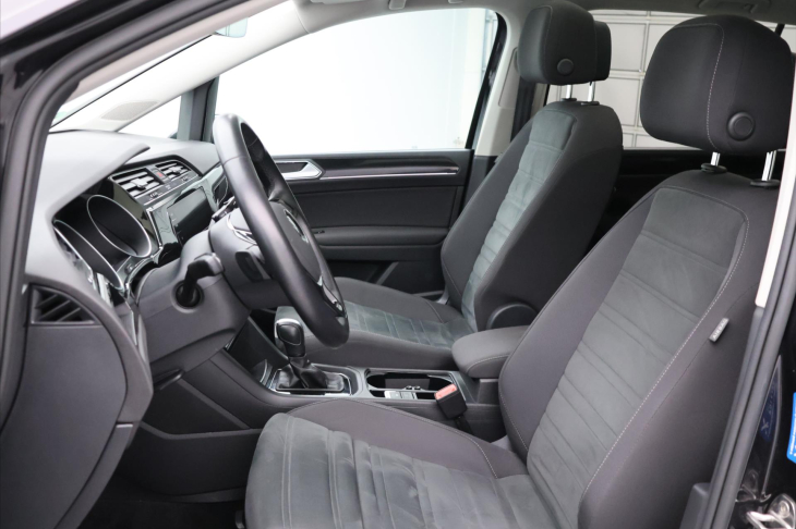 Volkswagen Touran 2,0 TDI DSG Highline 7Míst DPH