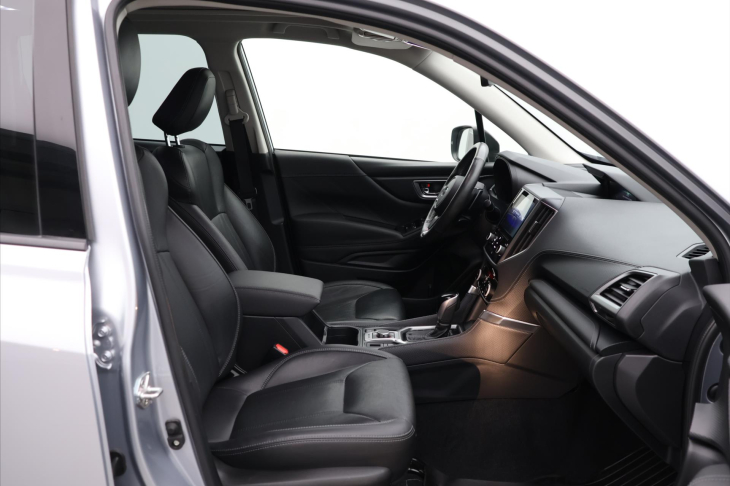Subaru Forester 2,0 e-BOXER CVT Executive CZ