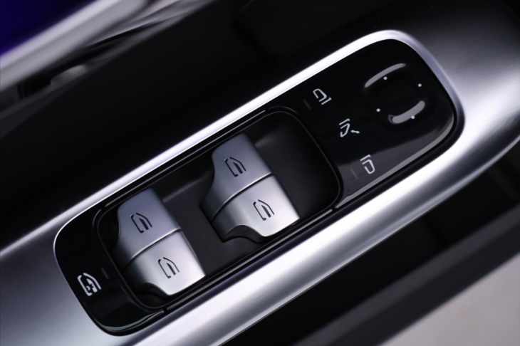 Mercedes-Benz Třídy C 1,5 200 150KW LED Navi