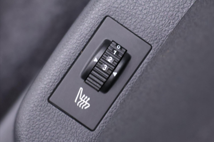 Peugeot 3008 2,0 HDI 120kW Aut. Allure Navi