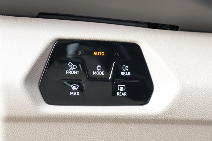 Volkswagen Multivan 2,0 TDI DSG Long Style 7-Míst