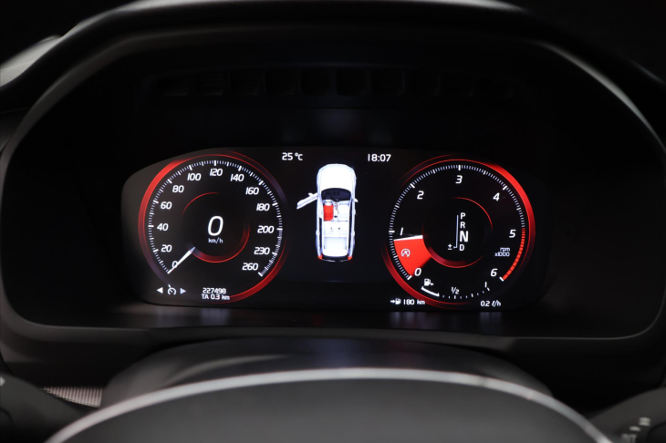 Volvo XC90 2,0 D 165 kW Inscription CZ