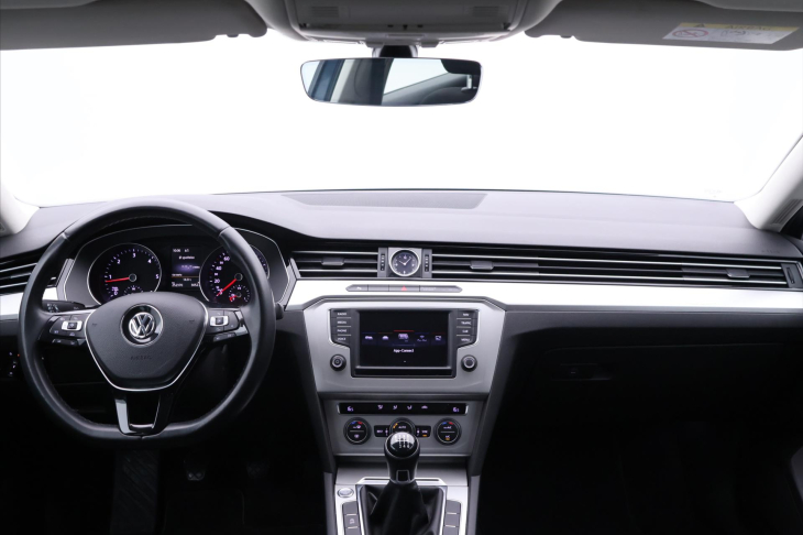 Volkswagen Passat 1,6 TDI Comfortline Navi DPH
