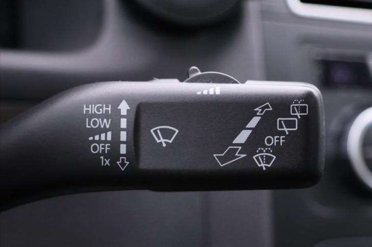 Volkswagen Touran 2,0 TDI 125kW DSG Cross 7-Míst