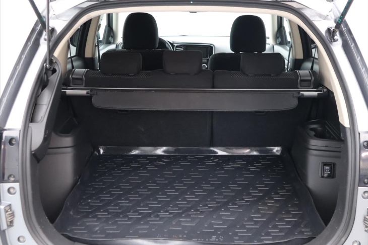 Mitsubishi Outlander 2,0 MIVEC 110kW Intense 4WD