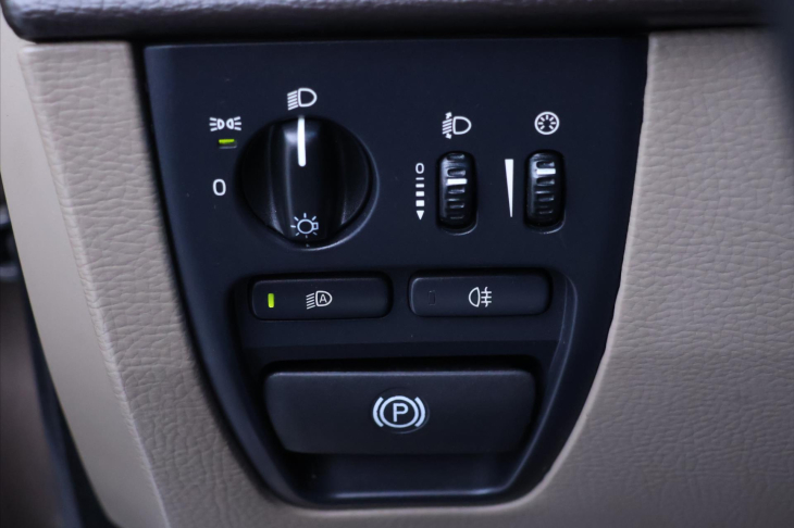 Volvo XC90 2,4 D5 147kW AWD Kinetic