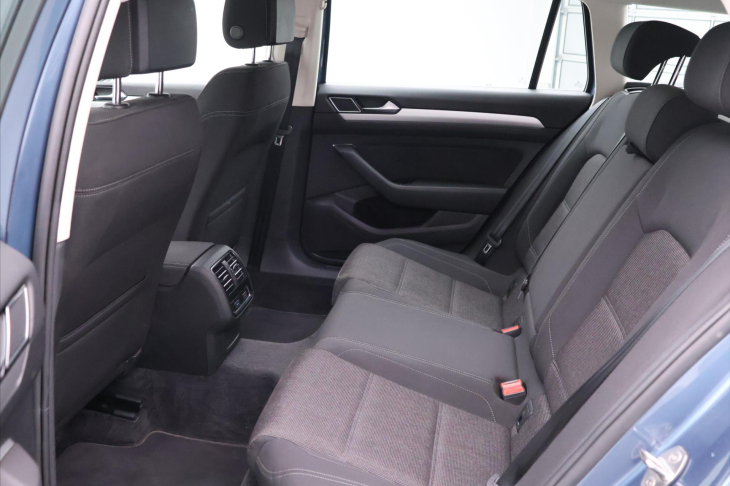 Volkswagen Passat 1,6 TDI Comfortline Navi DPH