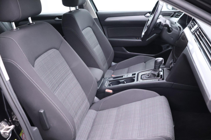 Volkswagen Passat 2,0 TDI 140KW DSG Bussiness