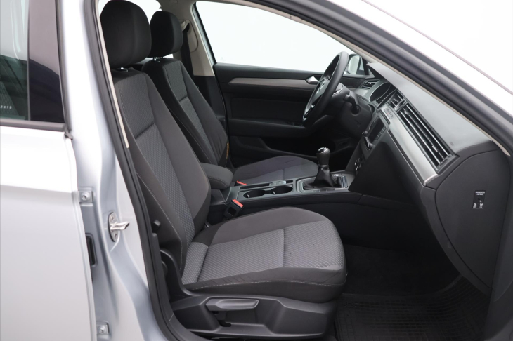 Volkswagen Passat Variant 2,0 TDI 110kW Highline Klima