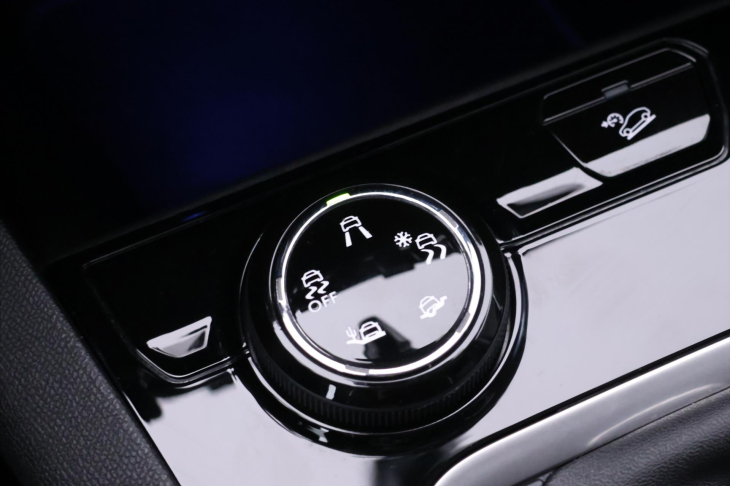 Peugeot 3008 1,2 PureTech 96KW CZ ALLURE