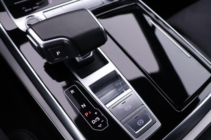Audi Q7 3,0 50TDI 210kW S line CZ DPH