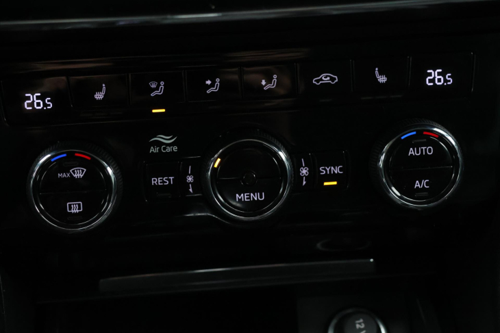 Škoda Superb 2,0 TDI 110kW Style DSG DPH CZ