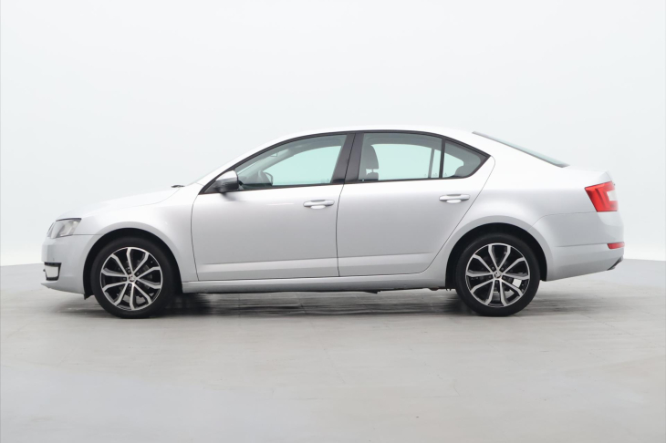 Škoda Octavia 1,6 TDI 77 kW Elegance Aut.klima