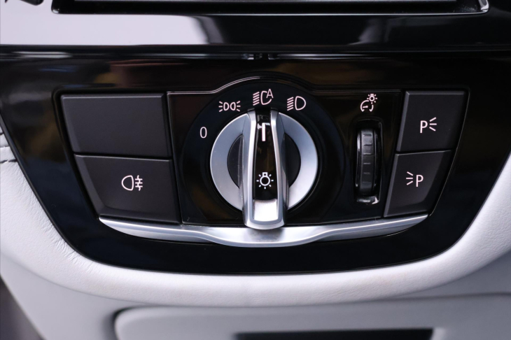 BMW M5 4,4 V8 441kW xDrive Individual DPH CZ