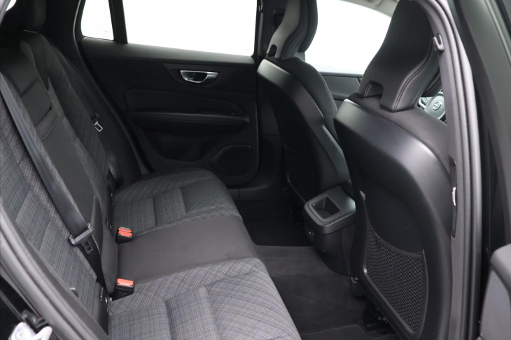 Volvo V60 2,0 B4 AWD Cross Country DPH