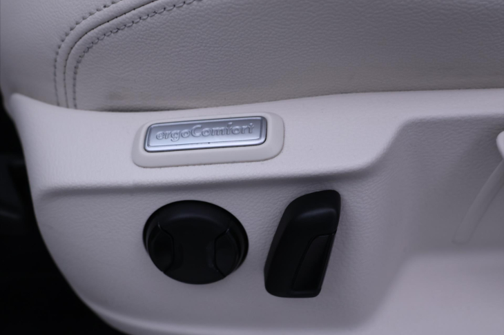 Volkswagen Passat 1,4 TSI 110kW DSG Kůže