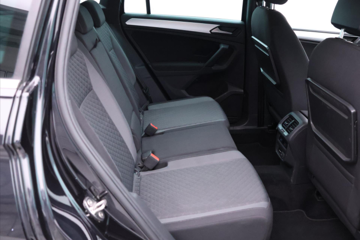 Volkswagen Tiguan 1,5 TSI R-line virtual DPH LED