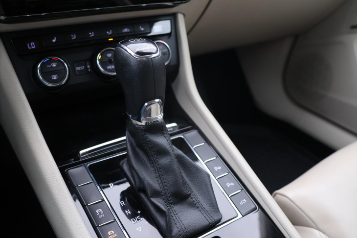Škoda Superb 2,0 TDI 140kW L&K CZ DPH DSG