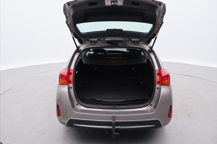 Toyota Auris 1,6 i 97kW Serv. Kniha
