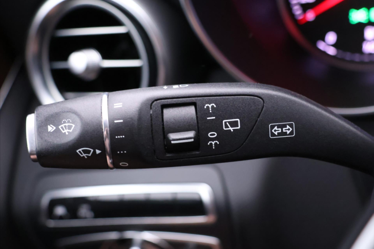 Mercedes-Benz Třídy C 2,1 220d 125kW Aut. Kůže LED