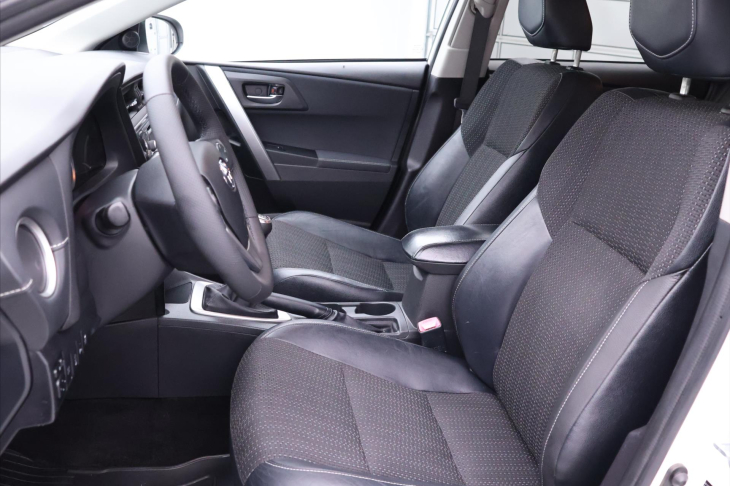 Toyota Auris 2,0 D-4D CZ Sports 1.Maj Tažné