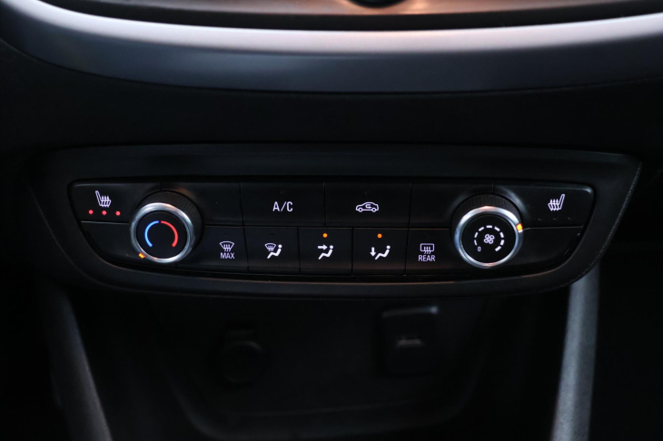 Opel Crossland X 1,5 CDTi Innovation CZ