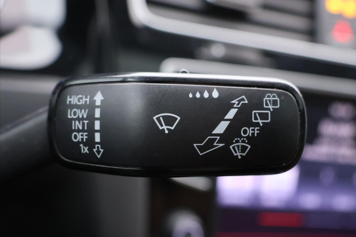 Volkswagen Golf 2,0 TDI 110kW DSG Highline CZ