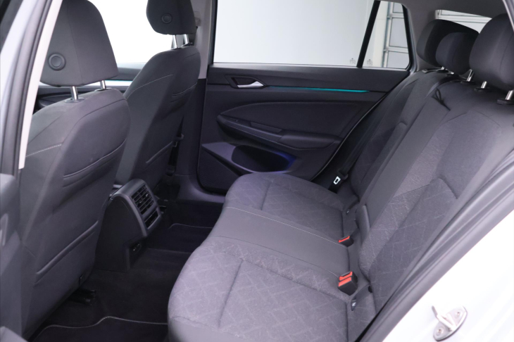 Volkswagen Golf 1,5 TSI 110kW DSG CZ 1.Maj DPH