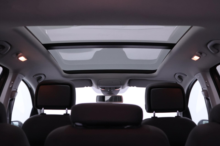 Volkswagen Touran 2,0 TDI 125kW DSG Cross 7-Míst