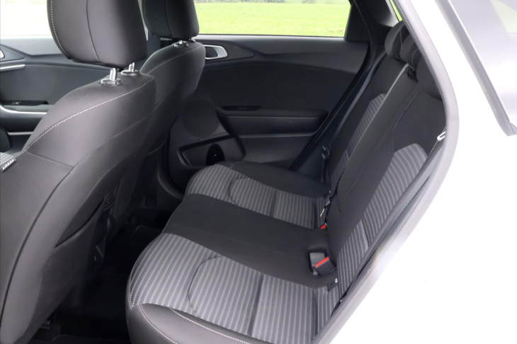 Kia Ceed 1,5 T-GDI 117kW DCT TOP DPH CZ