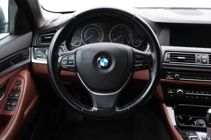BMW Řada 5 3,0 530d 190kW Touring