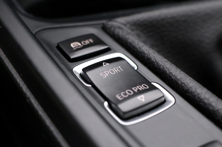 BMW Řada 3 2,0 320d 140kW xDrive CZ Sport-line