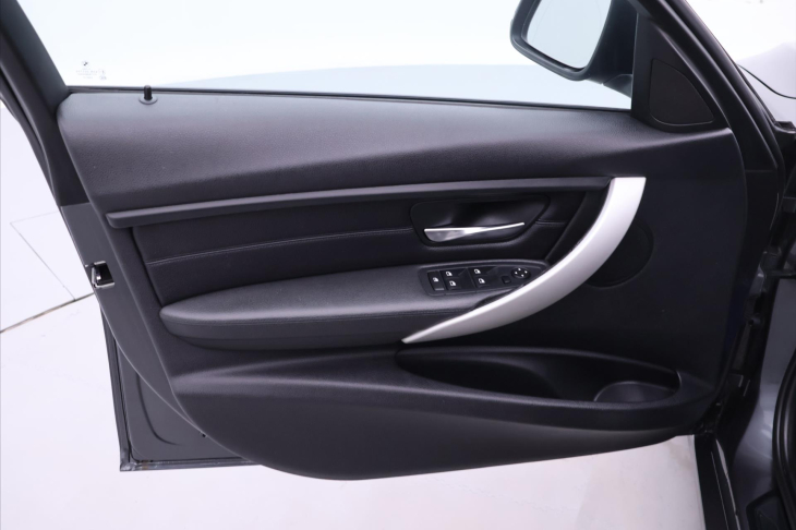 BMW Řada 3 2,0 320d 120kW Aut. Xenon Kůže