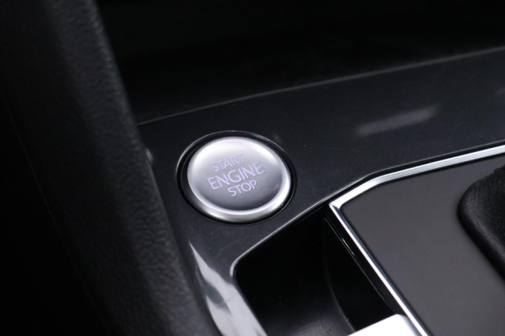 Volkswagen Tiguan Allspace 2,0 TDI DSG R-line 4M 1Maj DPH