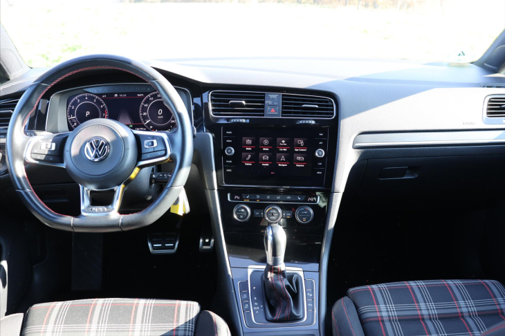 Volkswagen Golf 2,0 GTI 180kW DSG Performance