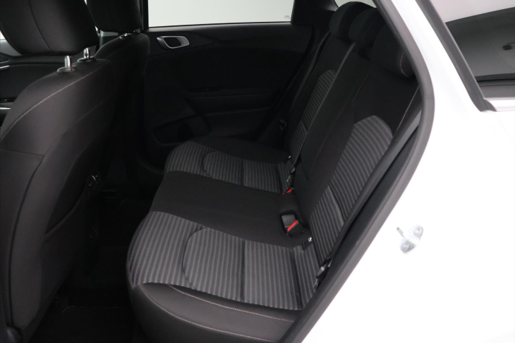 Kia Ceed 1,5 T-GDI 117kW DCT TOP DPH CZ